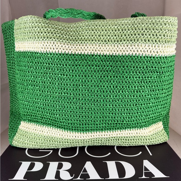 Icing Green and Pink Tote Bag with Playful Beach Design - Picture 4 of 9